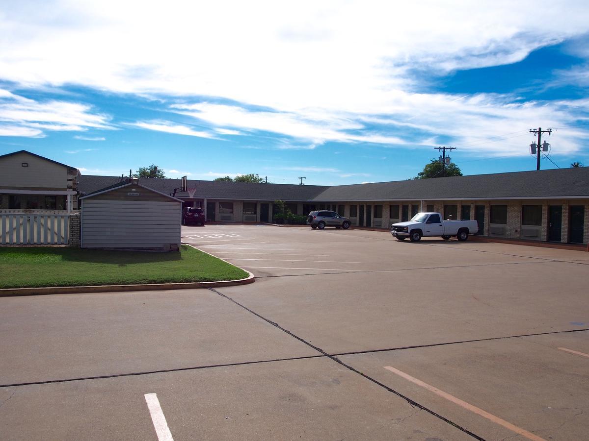 Regency Inn Gatesville Exterior photo